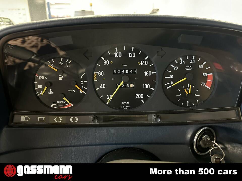 Imagen 11/15 de Mercedes-Benz 230 CE (1982)