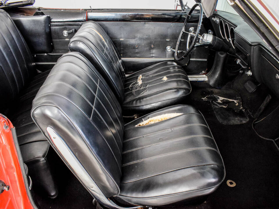 Image 23/50 of Chevrolet Corvair Monza Convertible (1966)