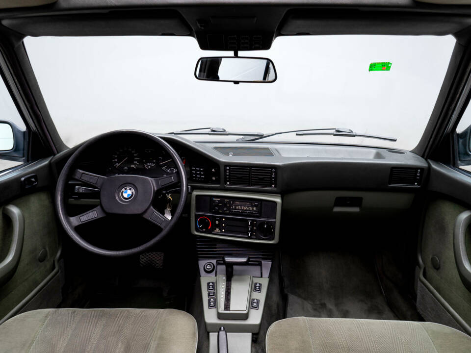 Immagine 22/43 di BMW 528i (1986)