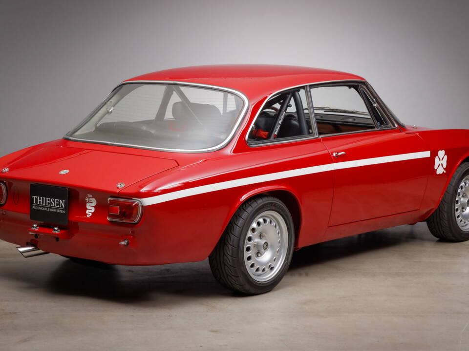 Bild 6/30 von Alfa Romeo Giulia 1300 GT Junior (1974)