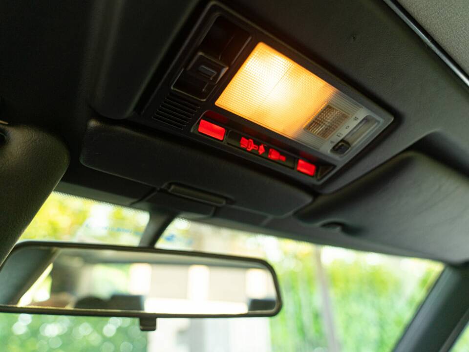 Bild 34/50 von Mercedes-Benz 300 E-24 (1989)