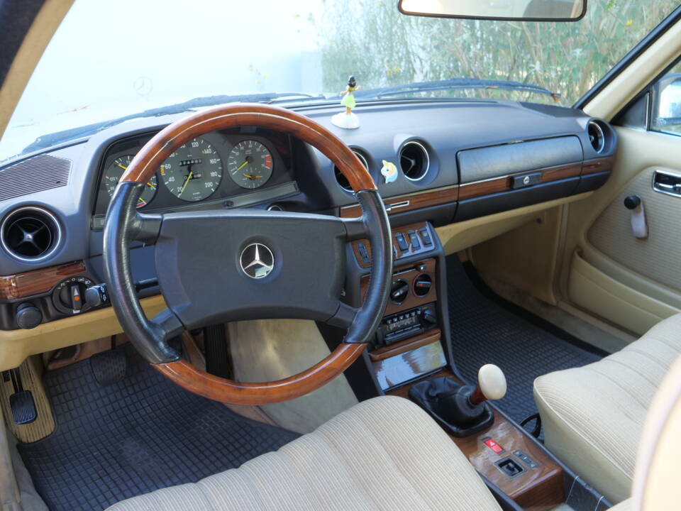 Bild 6/22 von Mercedes-Benz 230 CE (1983)