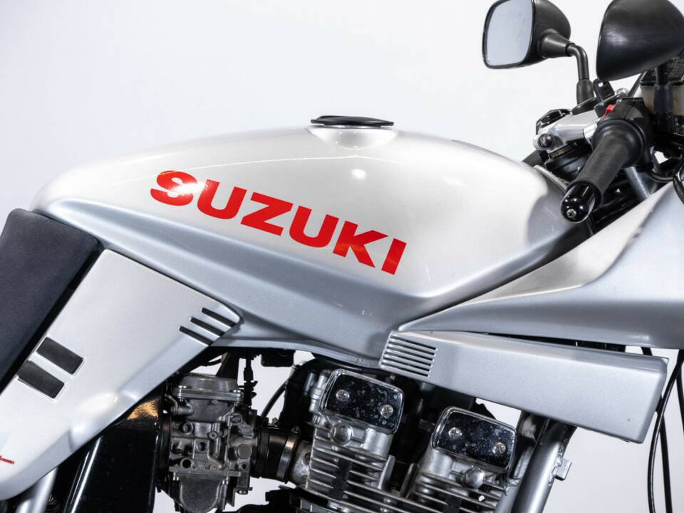 Afbeelding 23/35 van Suzuki GSX 1100 SZ Katana (1983)