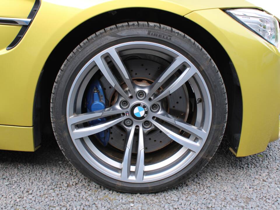 Image 22/98 of BMW M4 (2014)