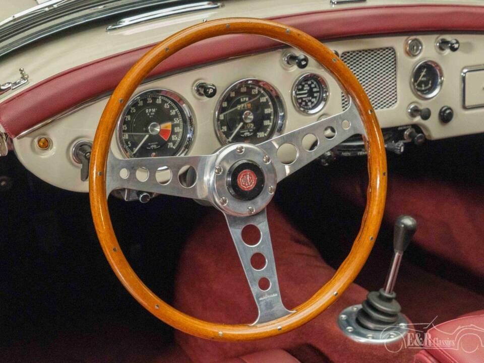 Imagen 12/19 de MG MGA 1500 (1956)