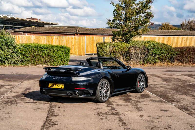 Immagine 17/50 di Porsche 911 Turbo (2015)