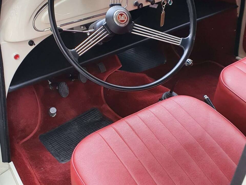 Image 29/66 of Morris Minor 1000 Tourer (1961)