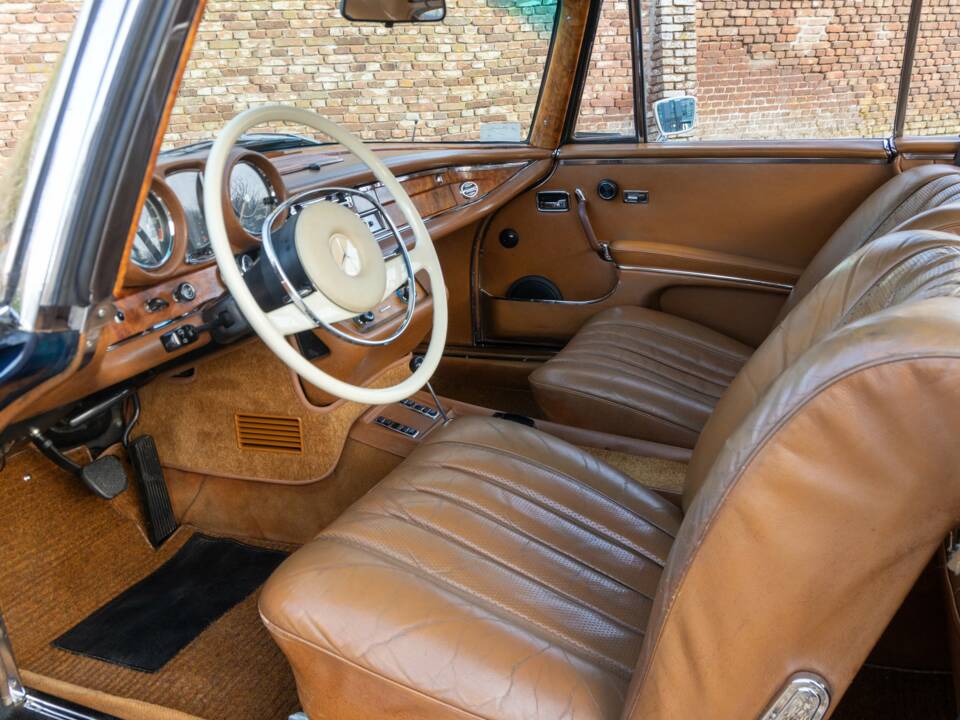 Bild 29/50 von Mercedes-Benz 280 SE 3,5 (1970)