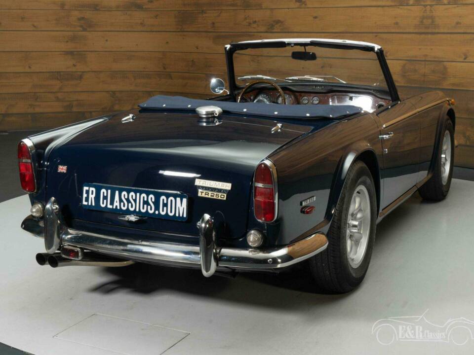 Image 9/19 of Triumph TR 250 (1968)