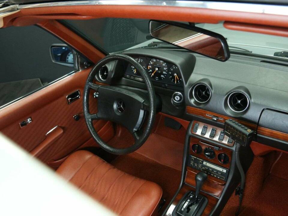 Image 26/50 of Mercedes-Benz 280 CE (1980)