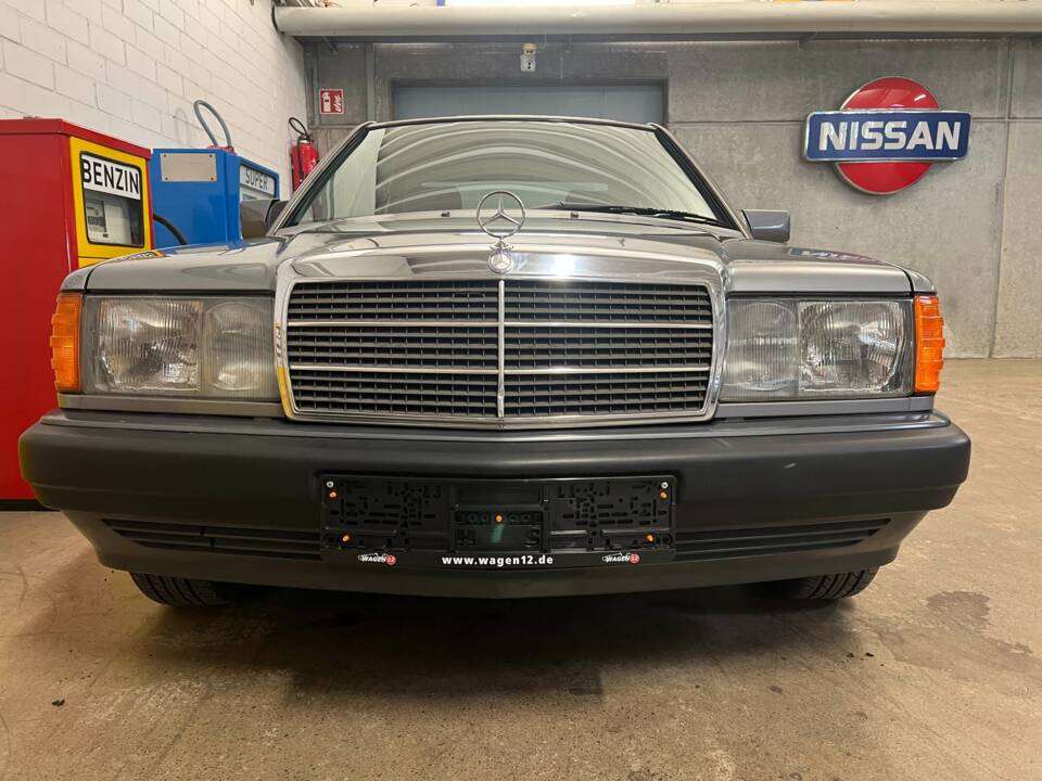 Image 4/22 of Mercedes-Benz 190 E 2.3 (1992)