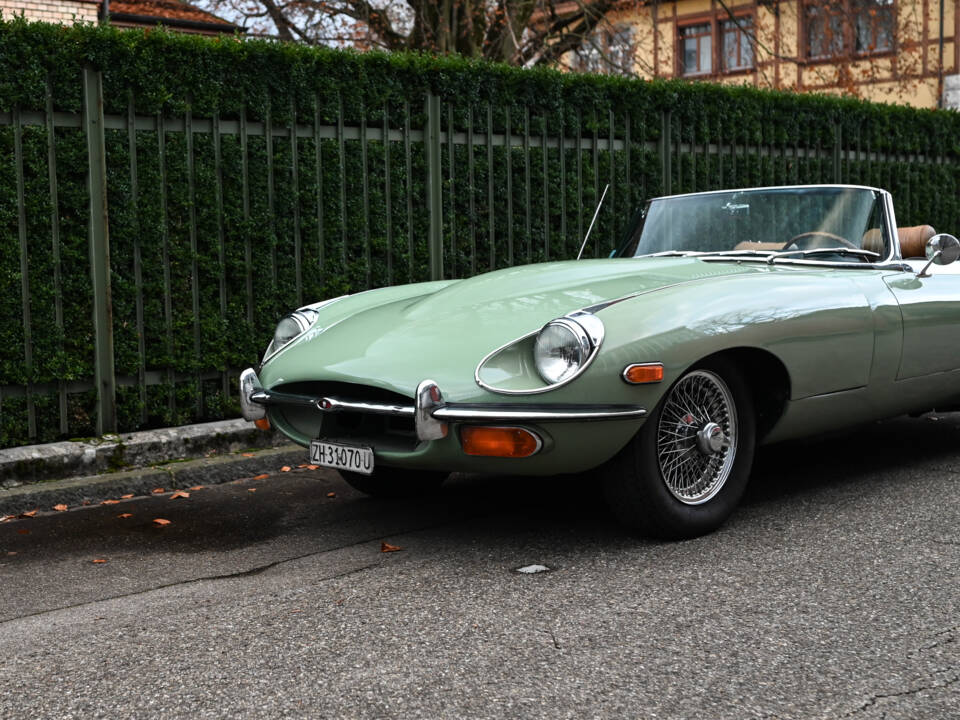 Image 10/60 de Jaguar E-Type (1970)