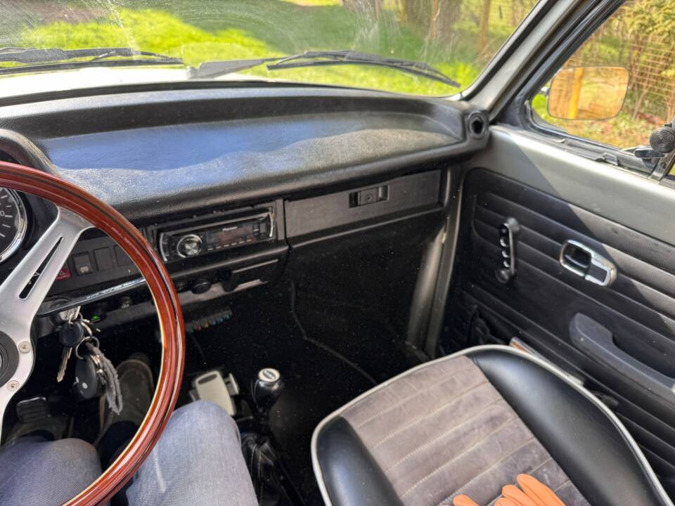 Image 8/17 of Volkswagen Beetle 1303 (1975)