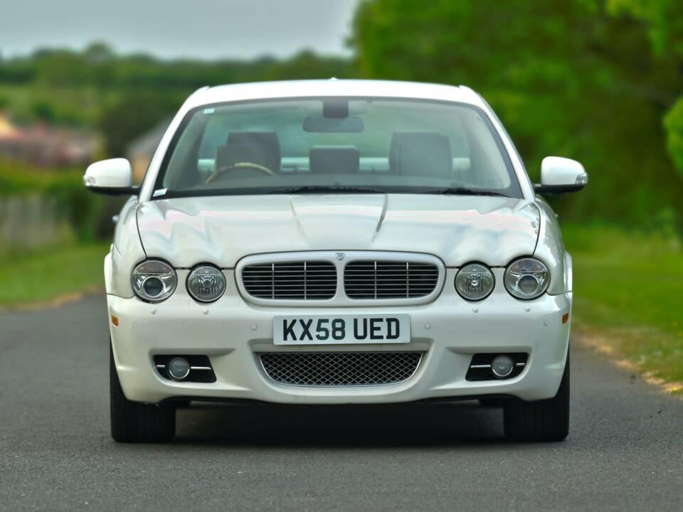 Image 3/50 of Jaguar XJ 8 4.2 (2008)