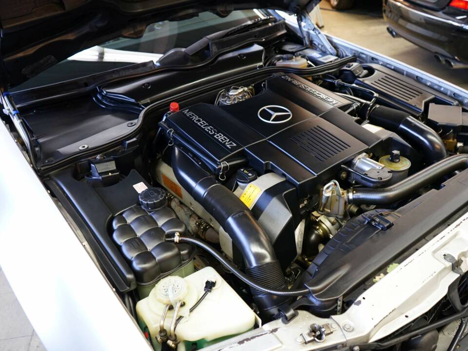 Image 36/42 of Mercedes-Benz 500 SL (1992)