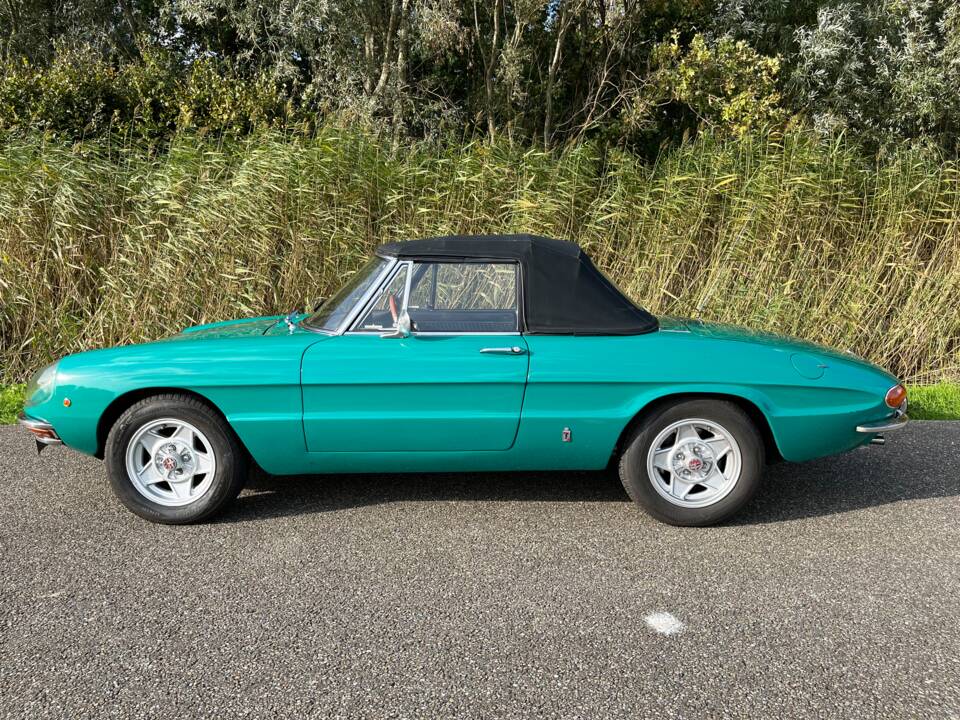 Image 19/91 de Alfa Romeo 1750 Spider Veloce (1969)