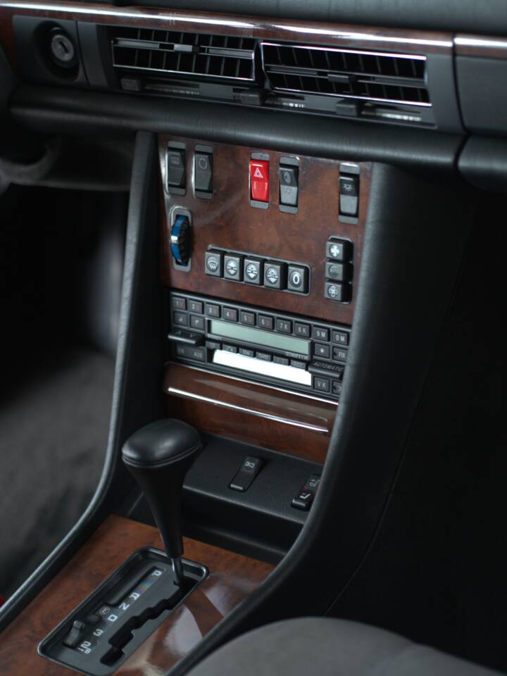 Image 46/52 of Mercedes-Benz 560 SEL (1988)