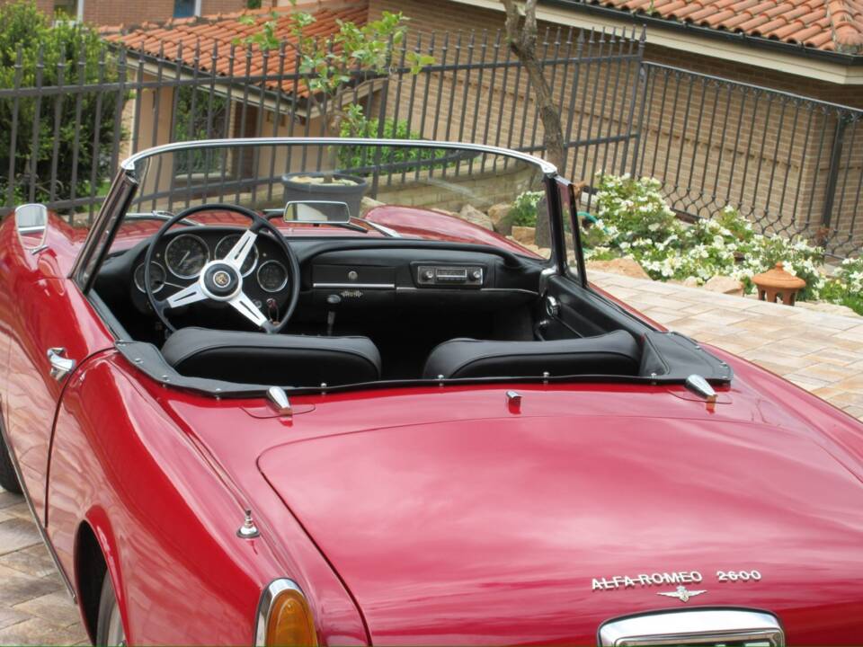 Bild 13/37 von Alfa Romeo 2600 Spider (1966)