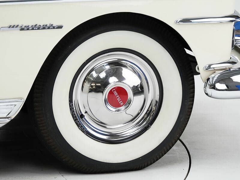 Image 8/15 of Chrysler Windsor Town &amp; Country Newport (1950)