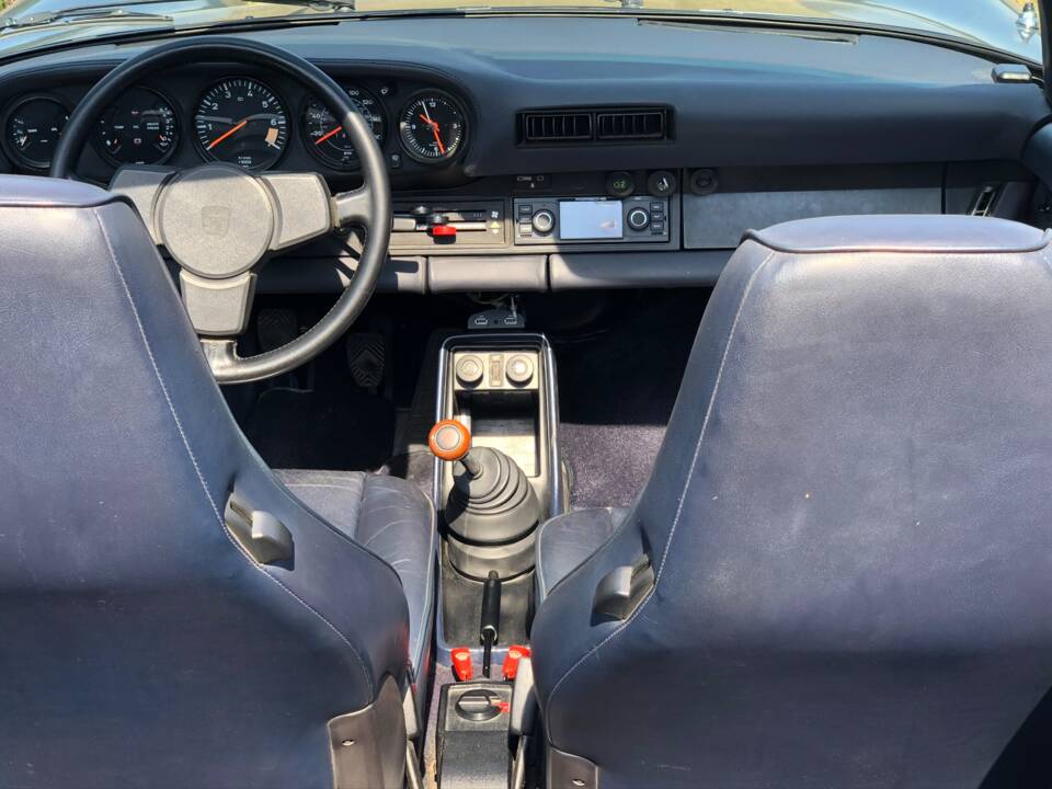 Image 21/50 of Porsche 911 Carrera 3.2 (1984)