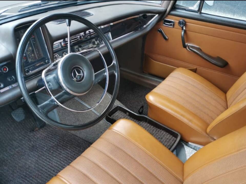 Image 2/5 of Mercedes-Benz 200 D (1967)