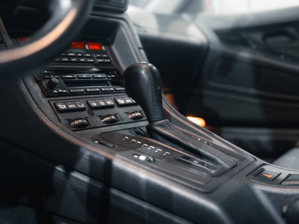 Image 31/33 of BMW 850i (1991)
