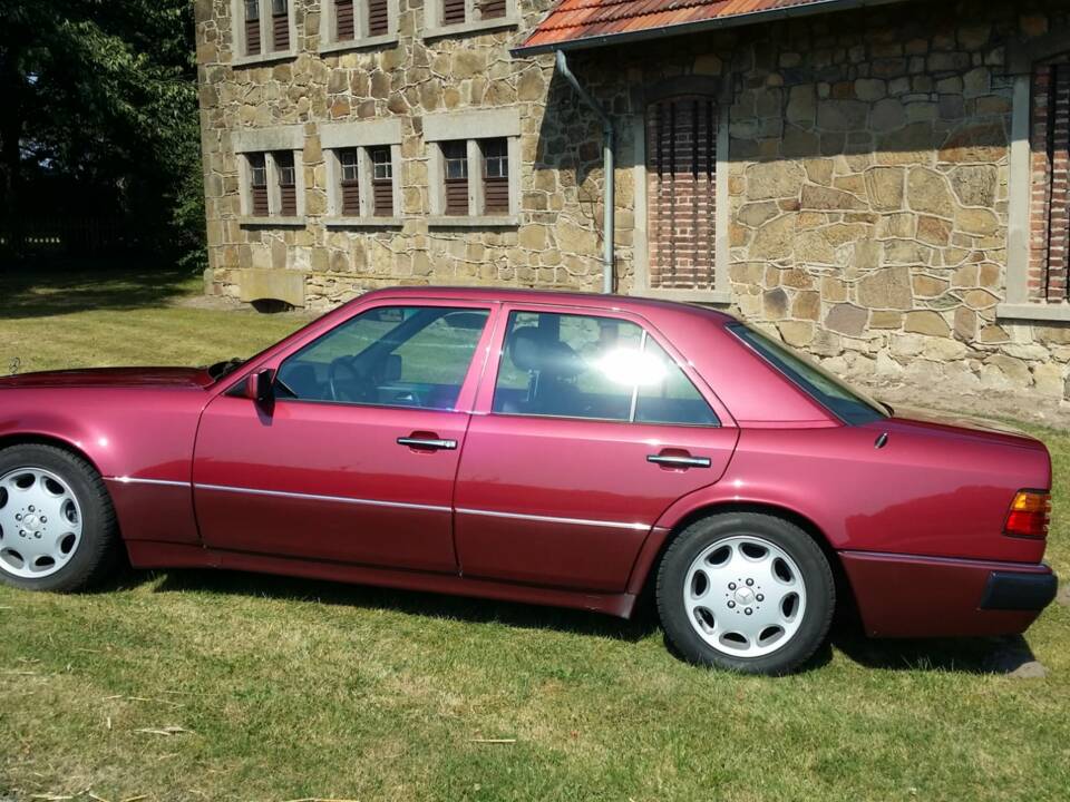 Bild 2/11 von Mercedes-Benz 500 E (1992)