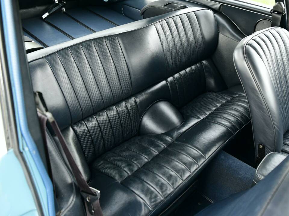 Image 18/50 de Jaguar E-Type V12 (2+2) (1972)