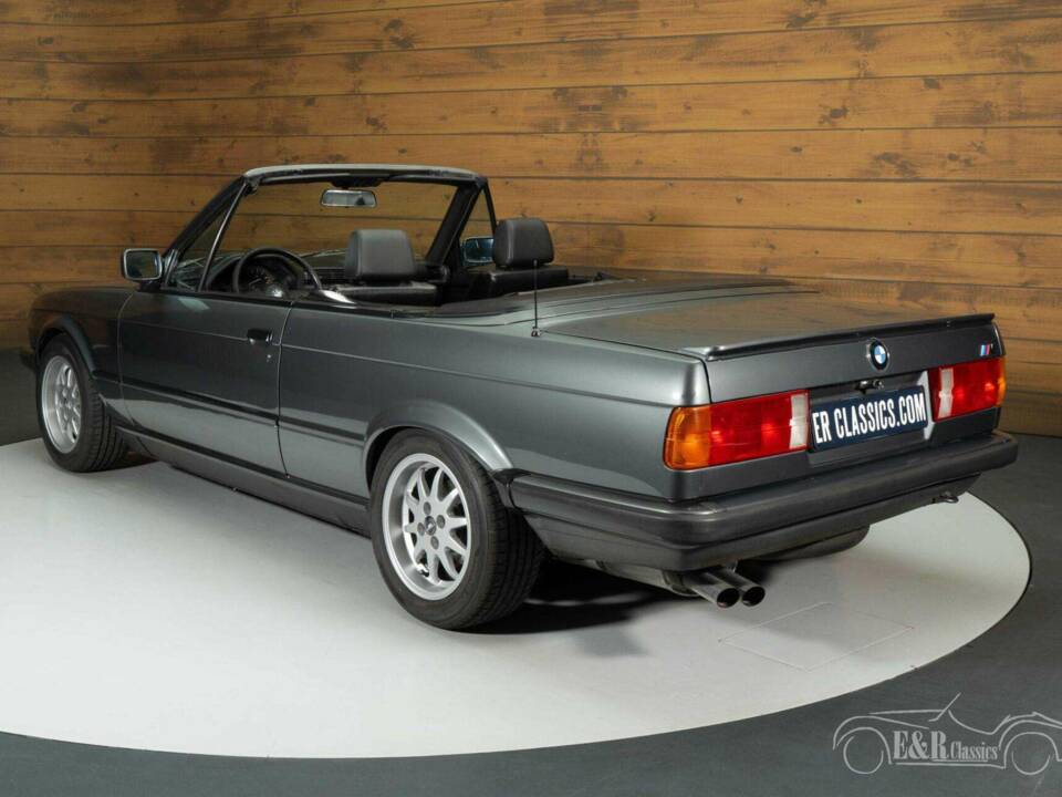 Image 17/19 of BMW 320i (1989)