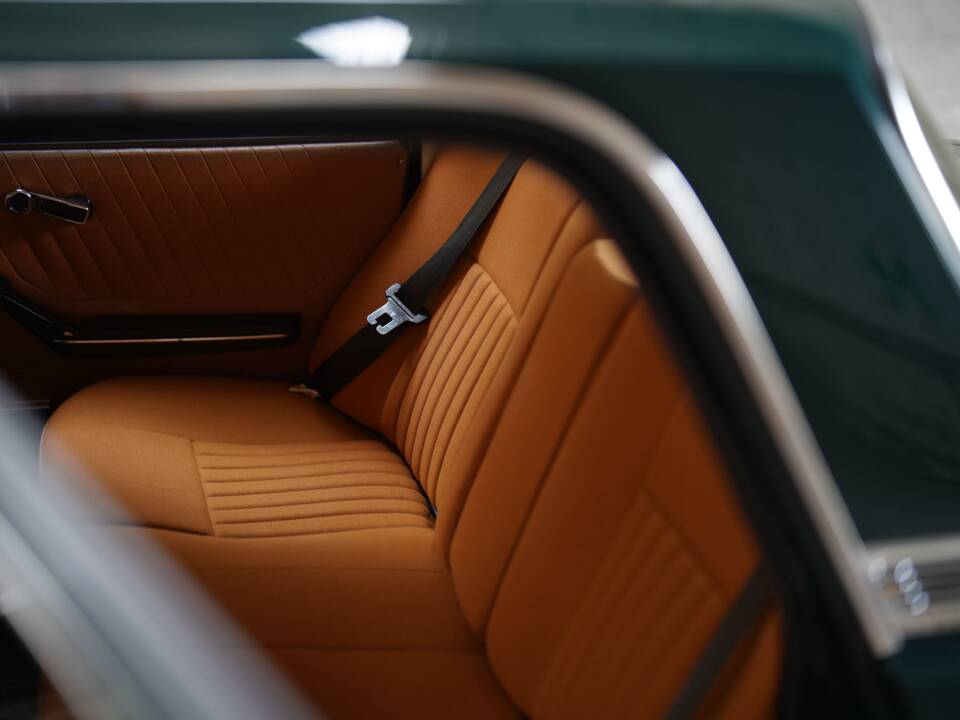 Image 46/83 of Alfa Romeo 1750 Berlina (1970)