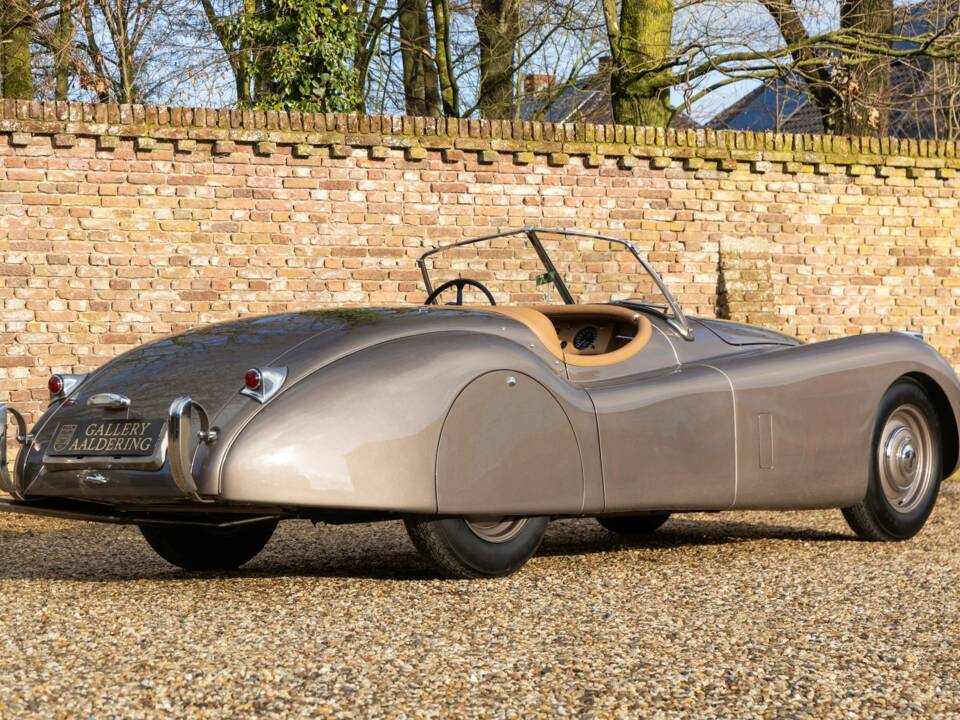 Image 26/50 of Jaguar XK 120 OTS (1952)