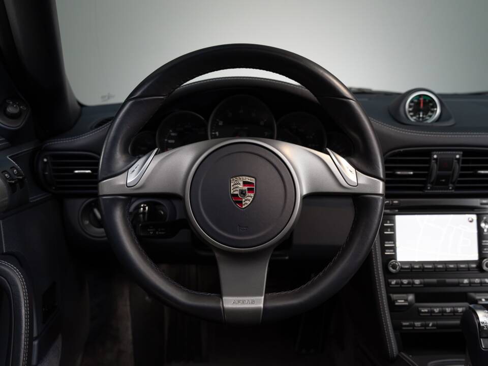 Image 25/40 of Porsche 911 Carrera 4 (2009)