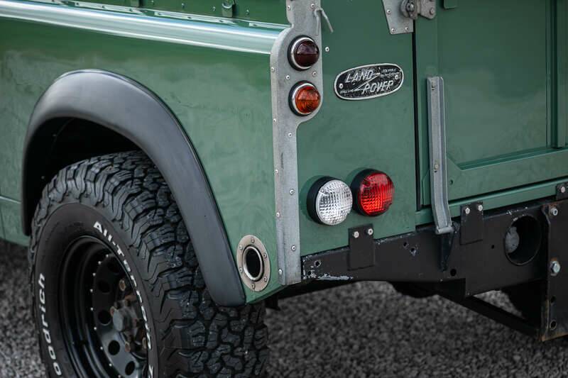 Image 32/41 of Land Rover 90 (1988)