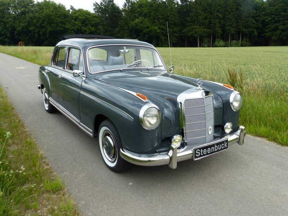 Mercedes-Benz 220 S Limousine 63 kW/85 PS (W 180)