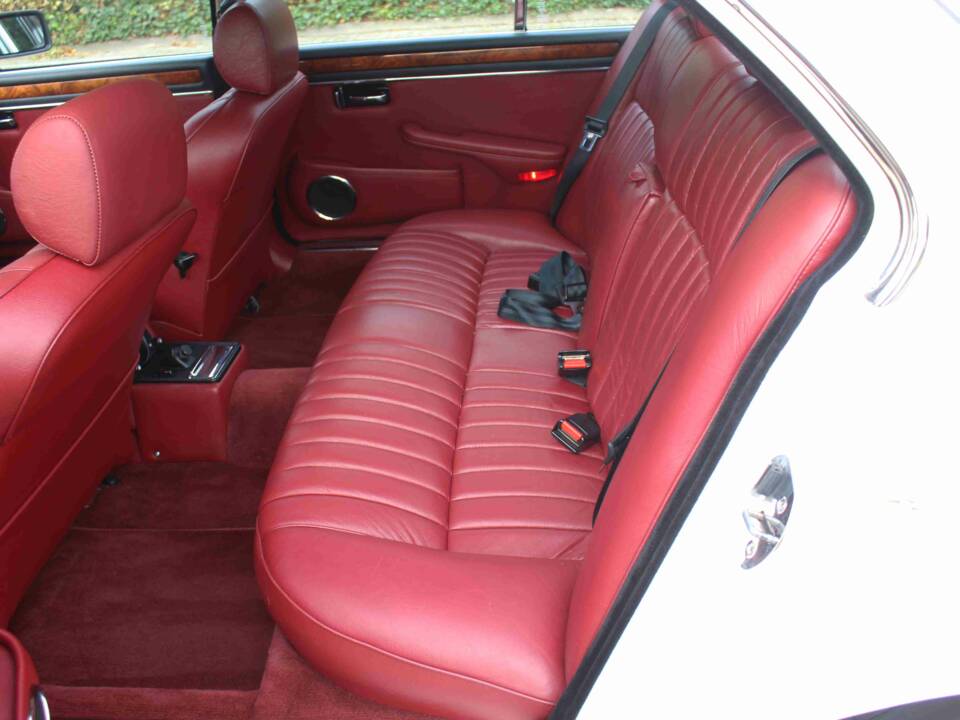 Bild 36/68 von Jaguar XJ 6 4.2 (1985)