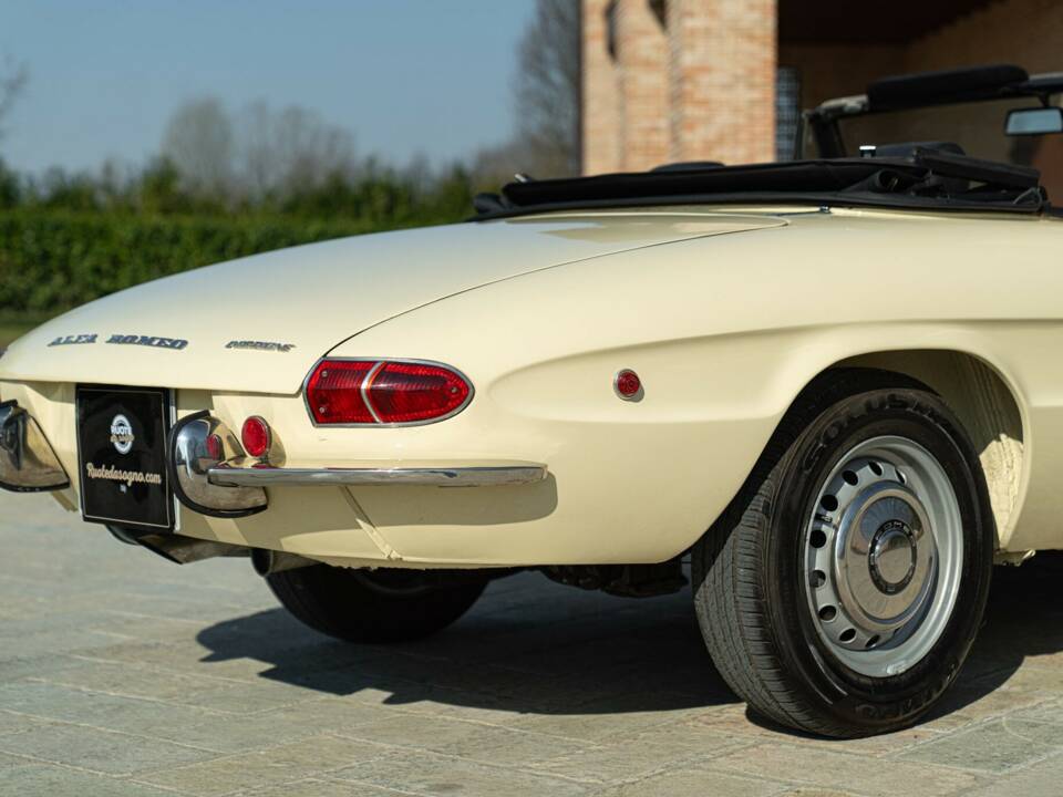 Image 28/50 of Alfa Romeo 1750 Spider Veloce (1969)
