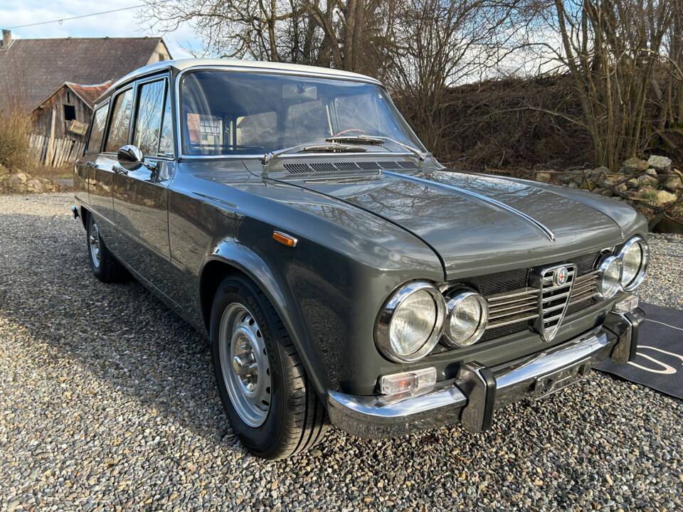 Image 3/43 of Alfa Romeo Giulia 1600 Giardinetta (1971)