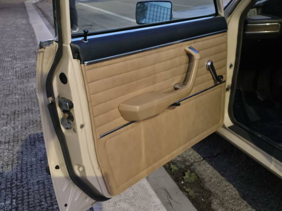 Image 19/50 of BMW 525 (1975)