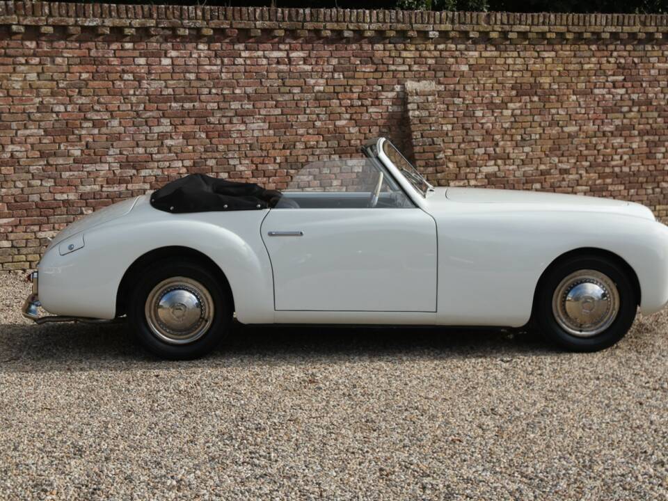 Image 26/50 of SIMCA 8 Sport (1950)