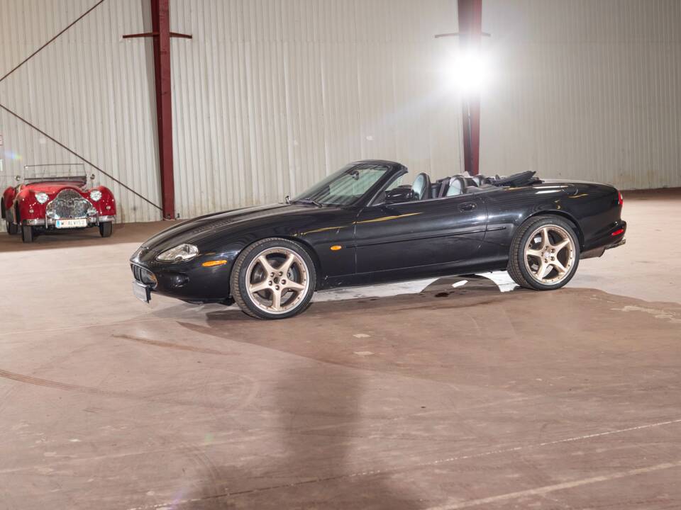 Bild 7/55 von Jaguar XKR (2000)