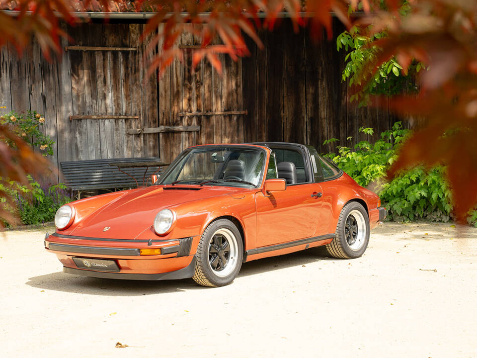 Image 2/90 of Porsche 911 Carrera 3.0 (1977)