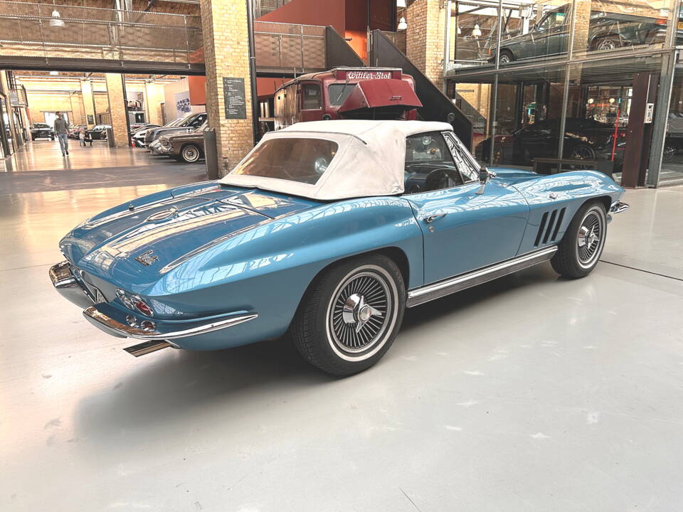 Image 32/41 of Chevrolet Corvette Sting Ray Convertible (1966)