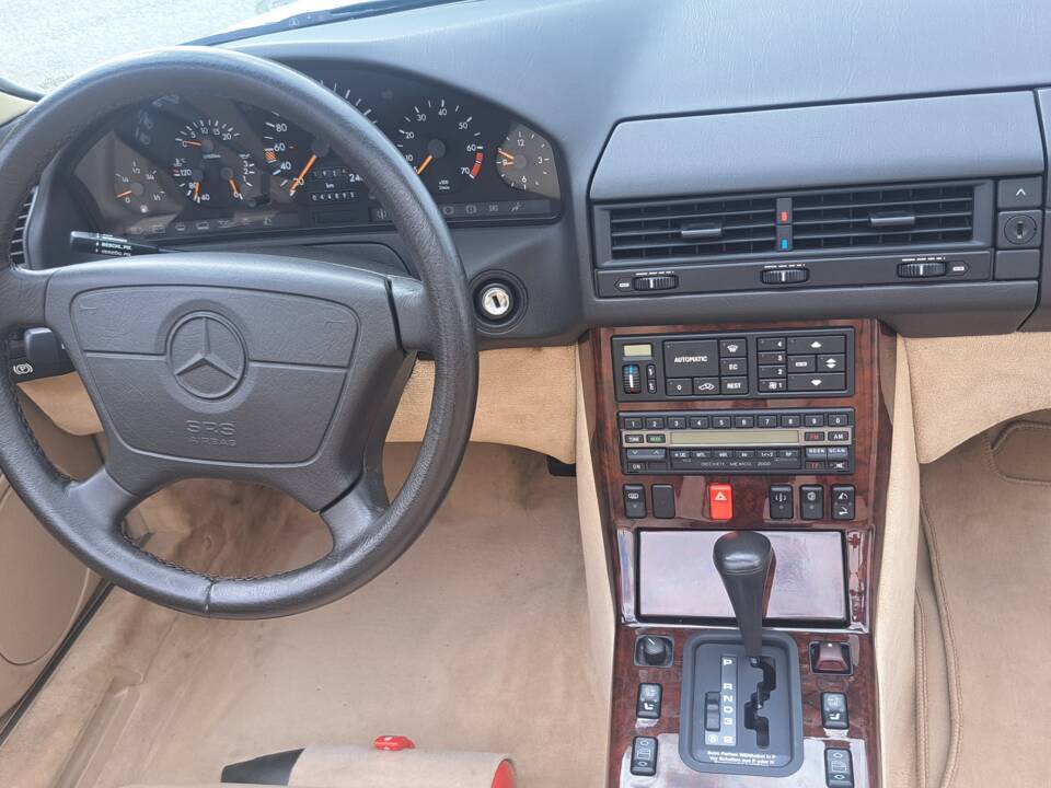 Image 11/20 of Mercedes-Benz 300 SL (1993)