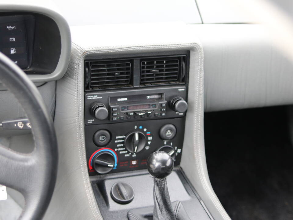 Image 74/92 of DeLorean DMC-12 (1982)