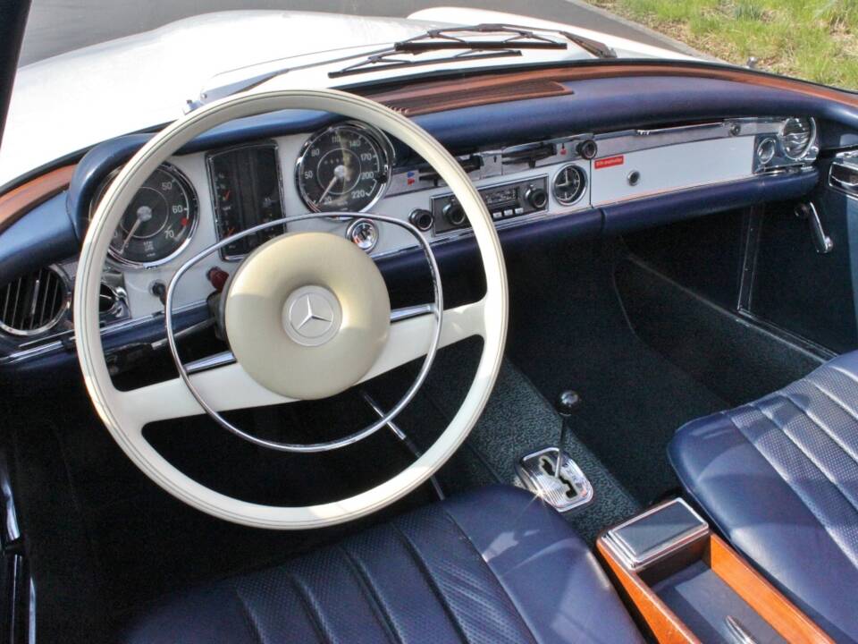Image 11/28 of Mercedes-Benz 280 SL (1968)