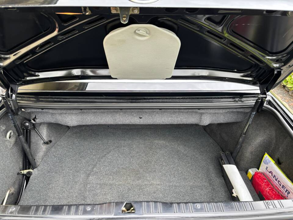 Image 2/40 of BMW 320i (1992)