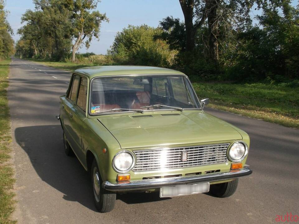 Image 2/5 of Lada 1300 (1978)
