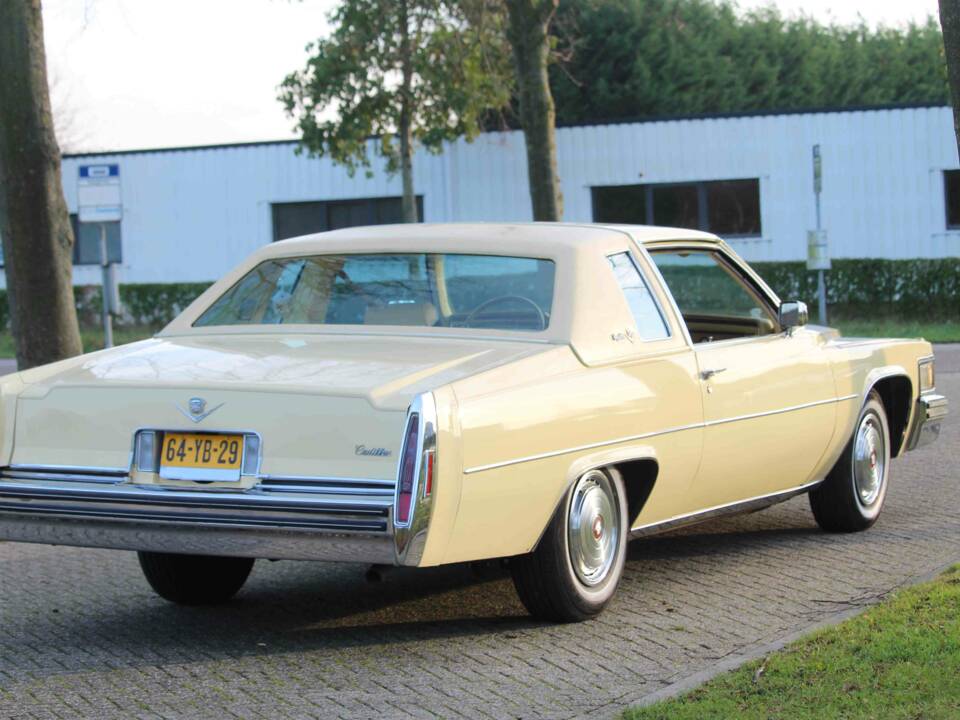 Image 34/56 of Cadillac Coupe DeVille (1977)
