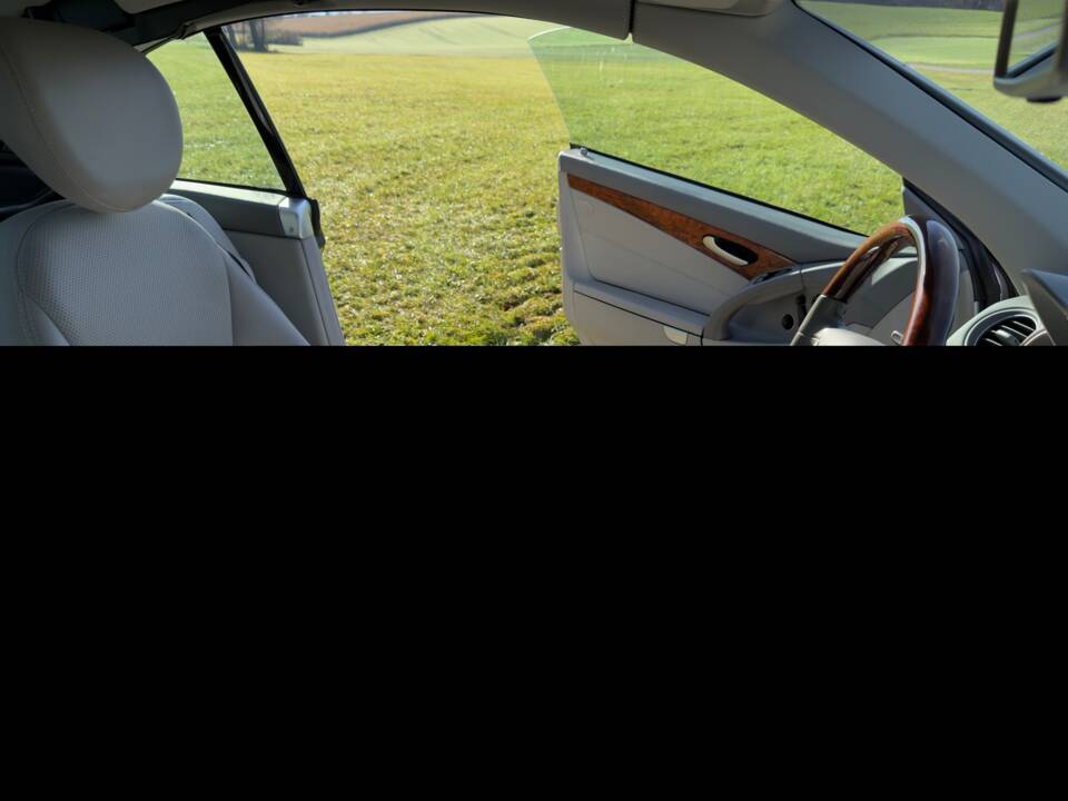 Image 62/89 of Mercedes-Benz SL 500 (2002)