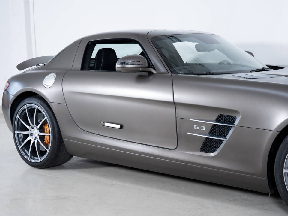 Image 19/33 of Mercedes-Benz SLS AMG (2010)